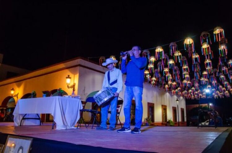 Bachean principales calles de Ahuacatlán