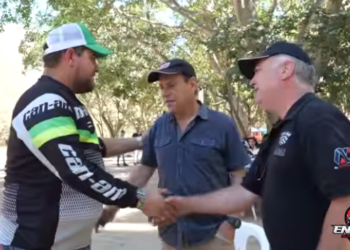 Bachean principales calles de Ahuacatlán