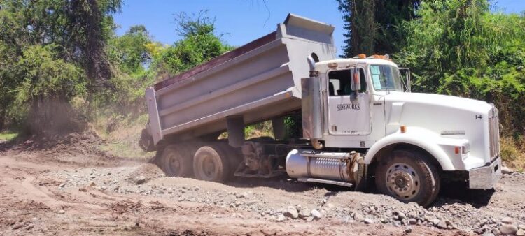 Más caminos rehabilitados en Amatlán