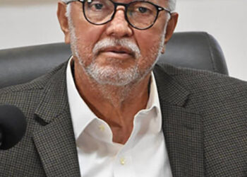 Sanear las finanzas para dejar un gobierno con  cero deudas, meta de Navarro 