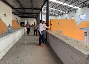 Auditores de la ASEN visitan mercado de Ahuacatlán  