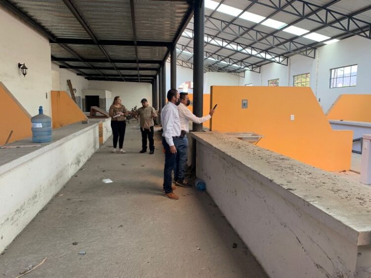 Auditores de la ASEN visitan mercado de Ahuacatlán