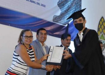 Piden Central de Maquinaria y Hospital Regional en Ahuacatlán