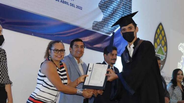 Piden Central de Maquinaria y Hospital Regional en Ahuacatlán