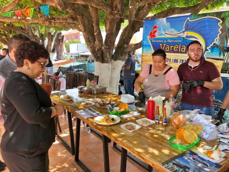Buena afluencia registró Primera Muestra Gastronómica de Ahuacatlán
