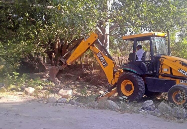 Desazolvan ríos y arroyos en el municipio de Amatlán de Cañas 