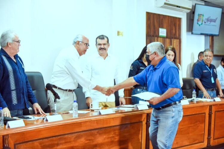 Navarro hace justicia al darles permisos de taxis a verdaderos choferes