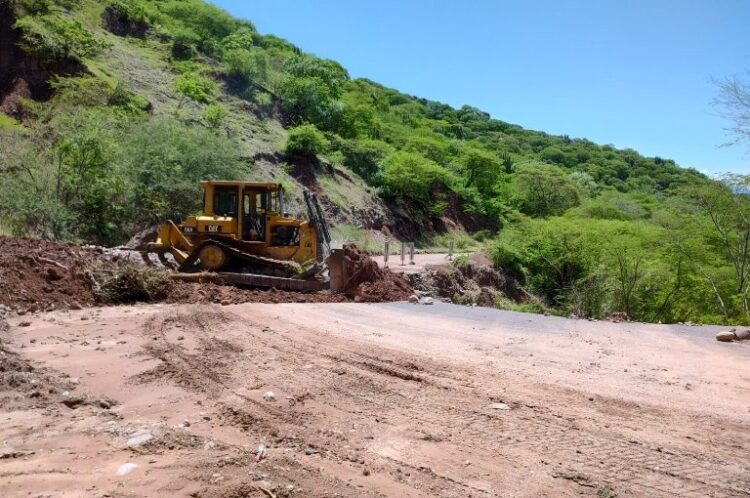 Carretera Uzeta - Santa Cruz de Camotlán