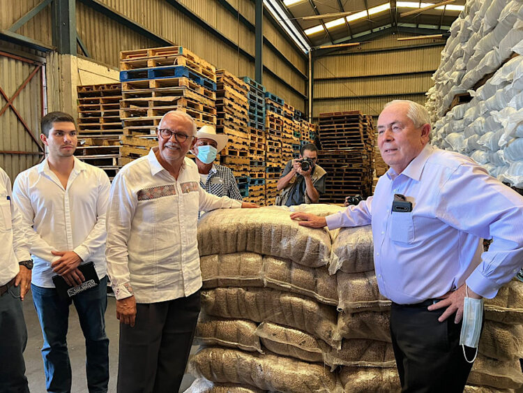 Advierten sobre finca en mal estado en centro de Ahuacatlán