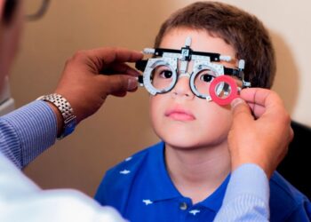 DIF de Amatlán apoyará a niños y adolescentes con miopía y astigmatismo