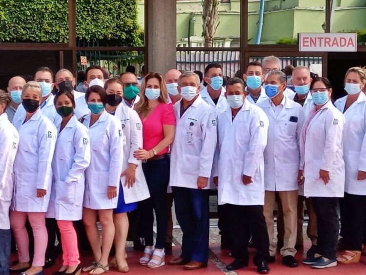 Cuatro médicos cubanos llegarán hoy o mañana al Hospital de Ixtlán