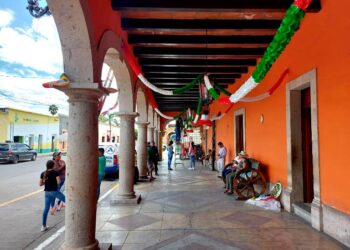 Espíritu patrio inunda el centro histórico de Ahuacatlán