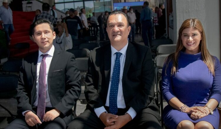 Felicita Elsa Nayeli al Gobernador por su Primer Informe de Gobierno