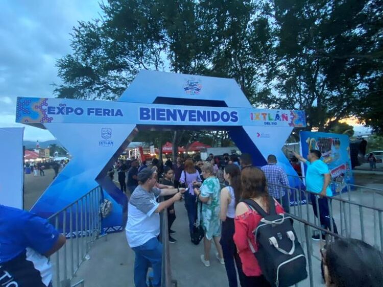 …Y sigue la fiesta, en Ixtlán