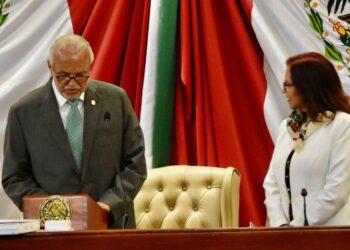 Entrega Navarro Quintero, Primer Informe de Nayarit a diputados locales