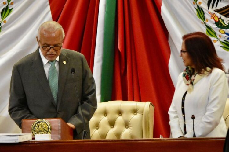 Entrega Navarro Quintero, Primer Informe de Nayarit a diputados locales