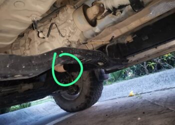 Ladrones fijan su vista en autos estacionados en Plaza Fórum 