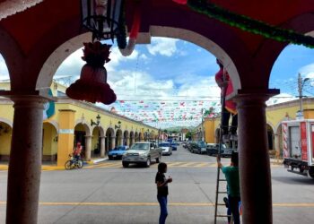 Lista la señora Quecha para el Grito y Desfile de Independencia