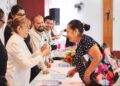 Entrega DIF estatal lentes a personas en situación prioritaria en Jala