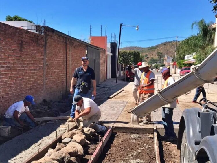 Dona el Ing. Francisco Rodríguez Ulloa trompo de concreto 