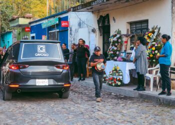 Con honores reciben cuerpo de Capitán de Jomulco fallecido la semana pasada