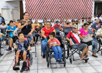 DIF Nayarit entrega sillas de rueda a personas con movilidad comprometida
