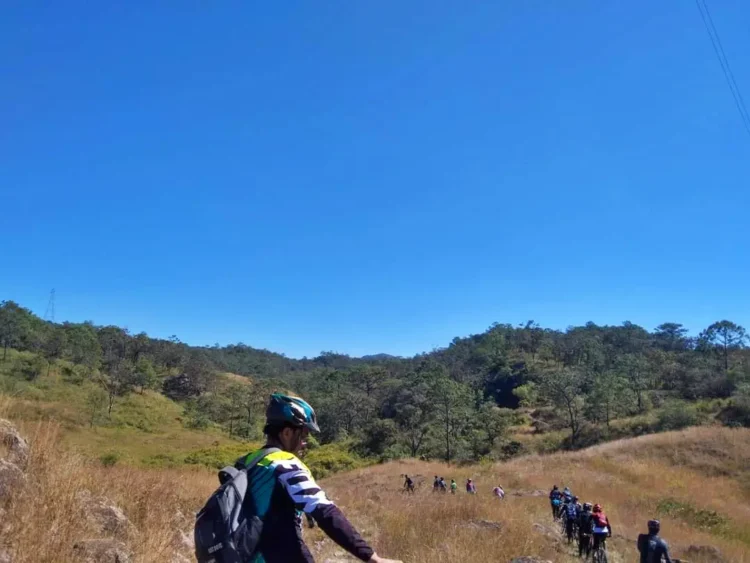 Participa Toño Carrillo en reto ciclista Tepic-Jala