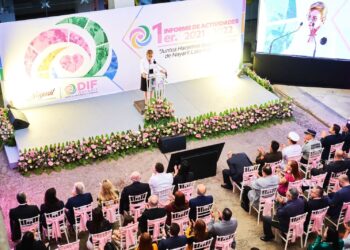 Beatriz Estrada Martínez, presidenta del Sistema DIF Nayarit, rinde su Primer Informe de Actividades