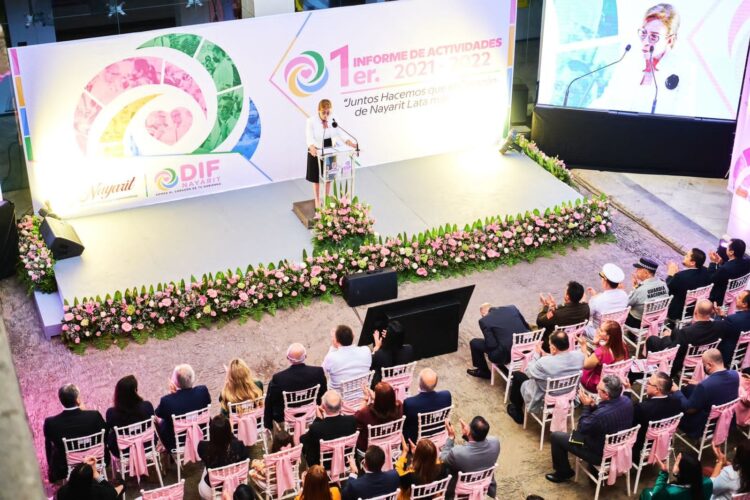 Beatriz Estrada Martínez, presidenta del Sistema DIF Nayarit, rinde su Primer Informe de Actividades