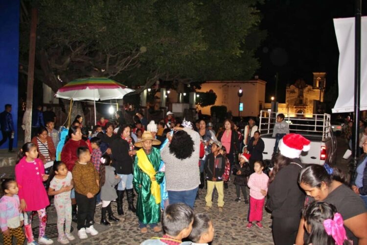 Club de Jala en Los Ángeles realiza su tradicional posada