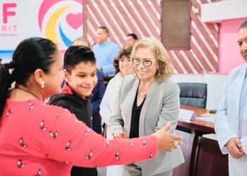 Beneficia DIF estatal a más de 100 familias con entrega de auxiliares auditivos