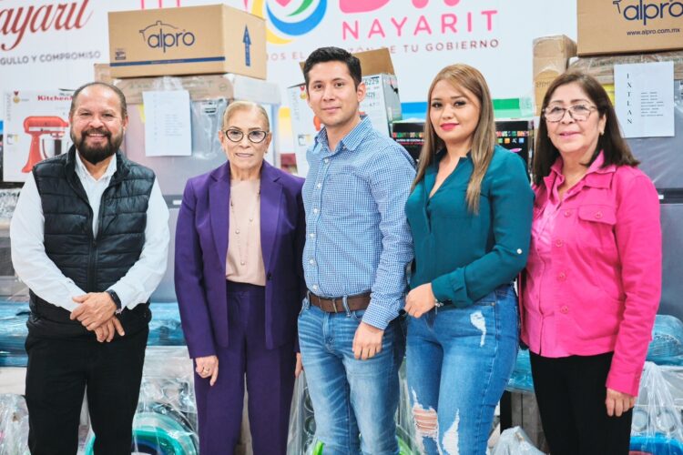 Equipa DIF Nayarit a Casas de la Mujer en todo el estado