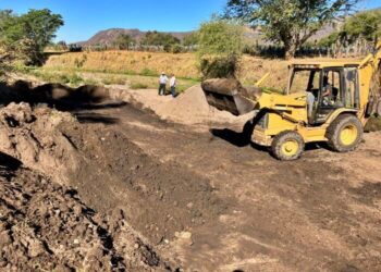 Inicia desazolve de sitios de riesgo en el Río Ahuacatlán