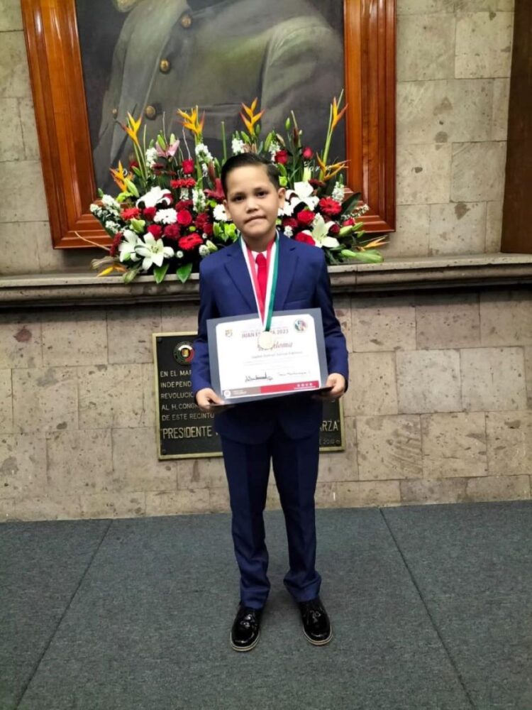 Alumno de la Plan de Ayala gana primer lugar en concurso estatal de oratoria “Juan Escutia”