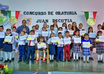 Reñido concurso de oratoria Juan Escutia en Jala