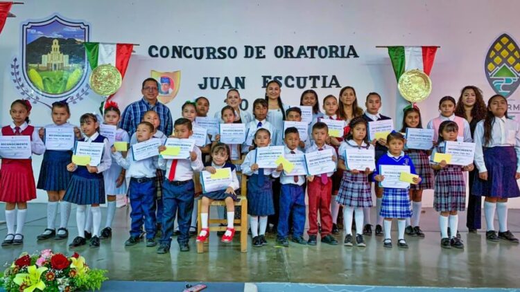 Reñido concurso de oratoria Juan Escutia en Jala
