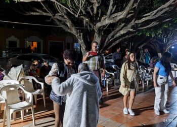Sábados de Danzón en Ahuacatlán atrae a decenas de personas