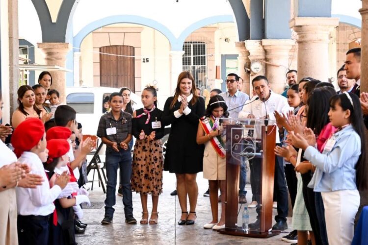 Encabeza Elsa Nayely y el cabildo infantil abanderamiento de escoltas del municipio