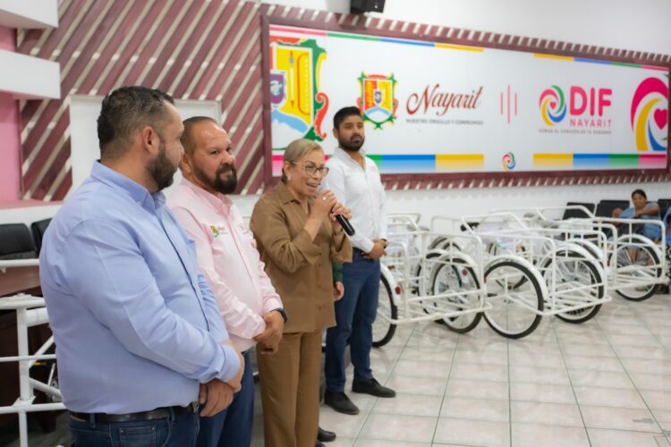 Entrega DIF Nayarit herramientas de trabajo a personas vulnerables