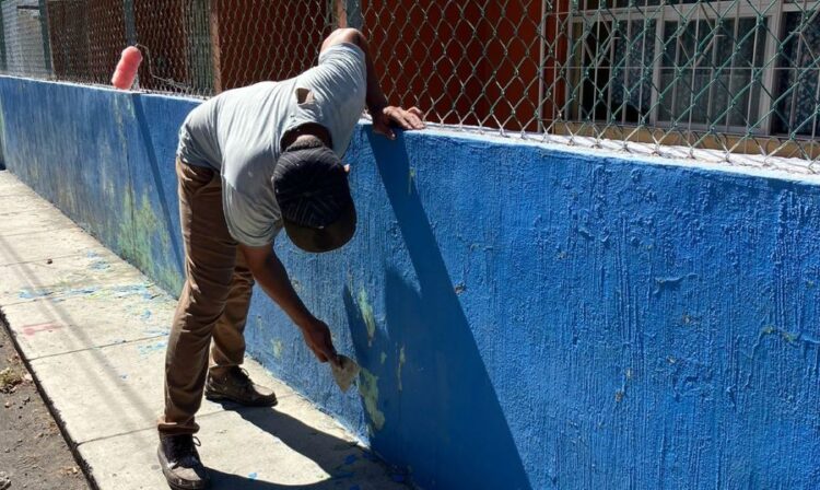 Gobierno de Ahuacatlán trabaja duro para mejorar espacios públicos y educativos