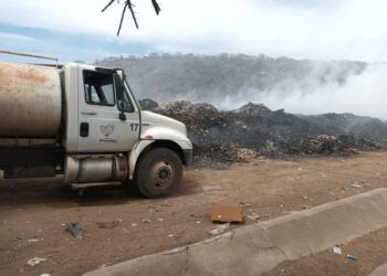 Protección Civil de Ahuacatlán colabora para sofocar el incendio de El Tempisque