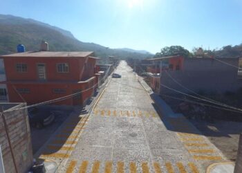 Colonos de las 7 Higueras contentos por empedrado ahogado banquetas y luminarias