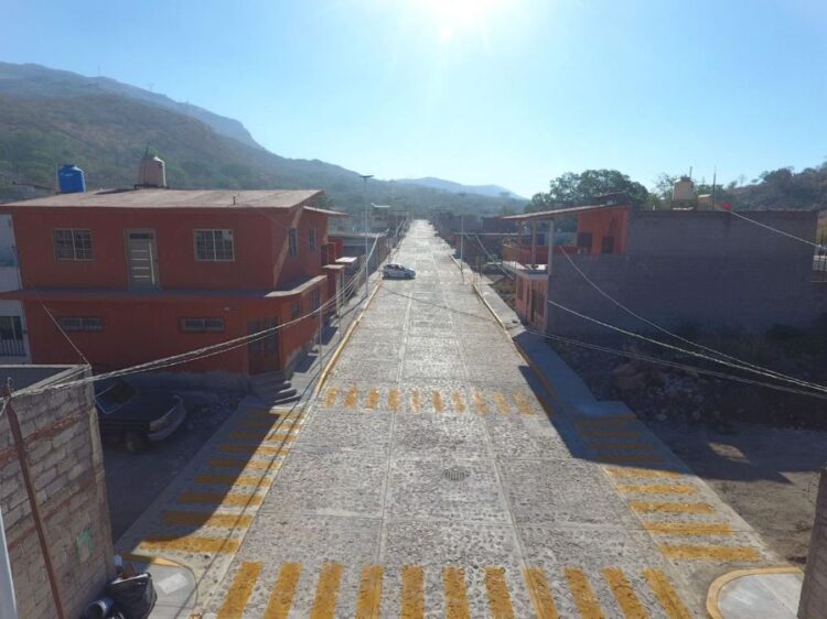 Colonos de las 7 Higueras contentos por empedrado ahogado banquetas y luminarias