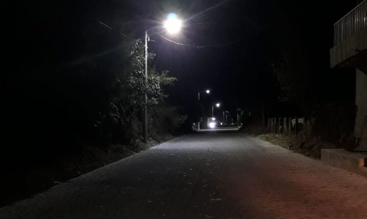 Contentos habitantes de La Meseta de Jala por empedrados y nuevas luminarias