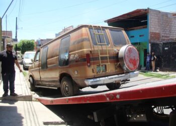 Continúa retiro de vehículos abandonados en Ixtlán