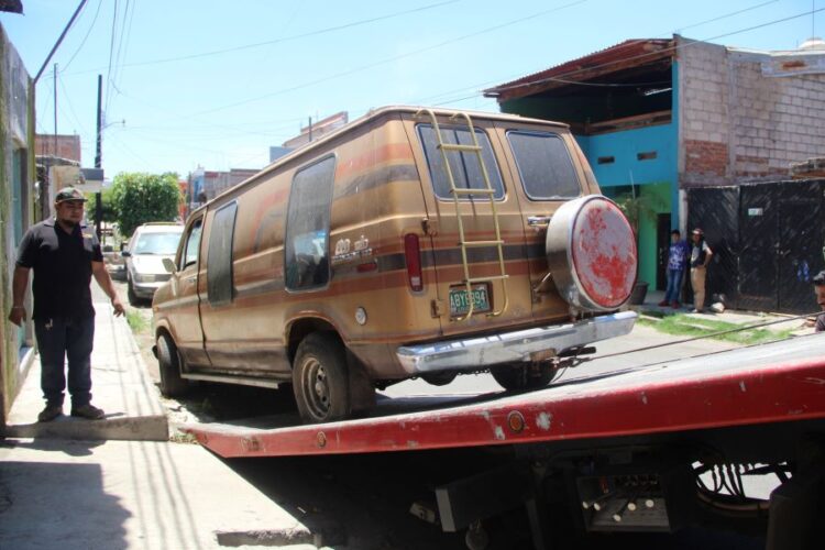 Continúa retiro de vehículos abandonados en Ixtlán