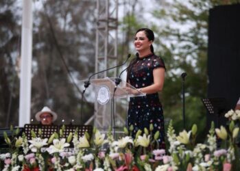 Exitoso concierto de Eugenia León