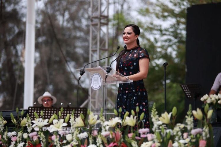 Exitoso concierto de Eugenia León