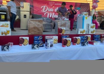 Gobierno de Ahuacatlán echó la casa por la ventana en el Día de las Madres 