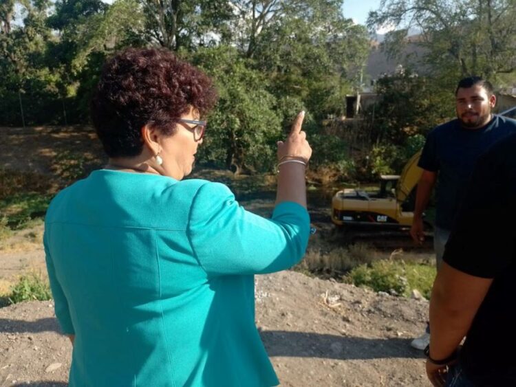 Inician labores de limpieza y desazolve en río Ahuacatlán